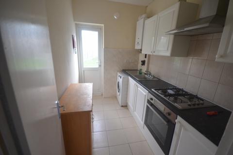 3 bedroom terraced house to rent, Chingford Road, E17 4PL