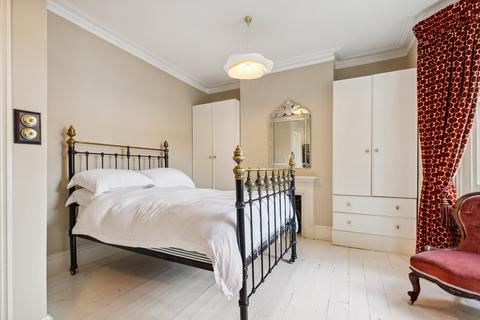 11 Silver Crescent, London, W4 5SF