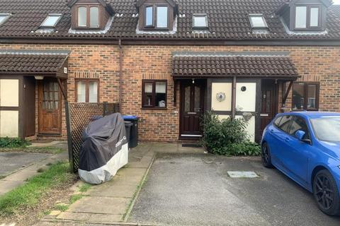 2 bedroom terraced house to rent, Oliver Close, Addlestone KT15