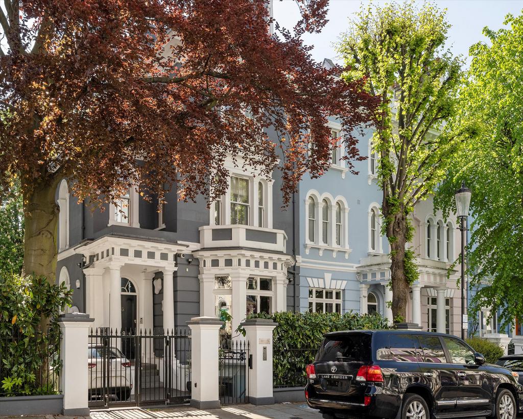 Elgin Crescent, London, W11 7 bed semidetached house for sale £