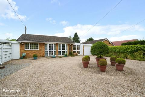 4 bedroom bungalow for sale, Silchester Road, Pamber Heath, Tadley, Hampshire, RG26