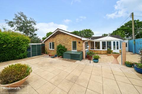 4 bedroom bungalow for sale, Silchester Road, Pamber Heath, Tadley, Hampshire, RG26