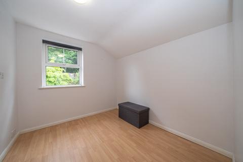 2 Glenview Gardens, Hemel Hempstead, HP1 1TF