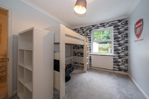 2 Glenview Gardens, Hemel Hempstead, HP1 1TF