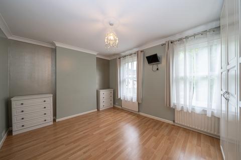 2 Glenview Gardens, Hemel Hempstead, HP1 1TF
