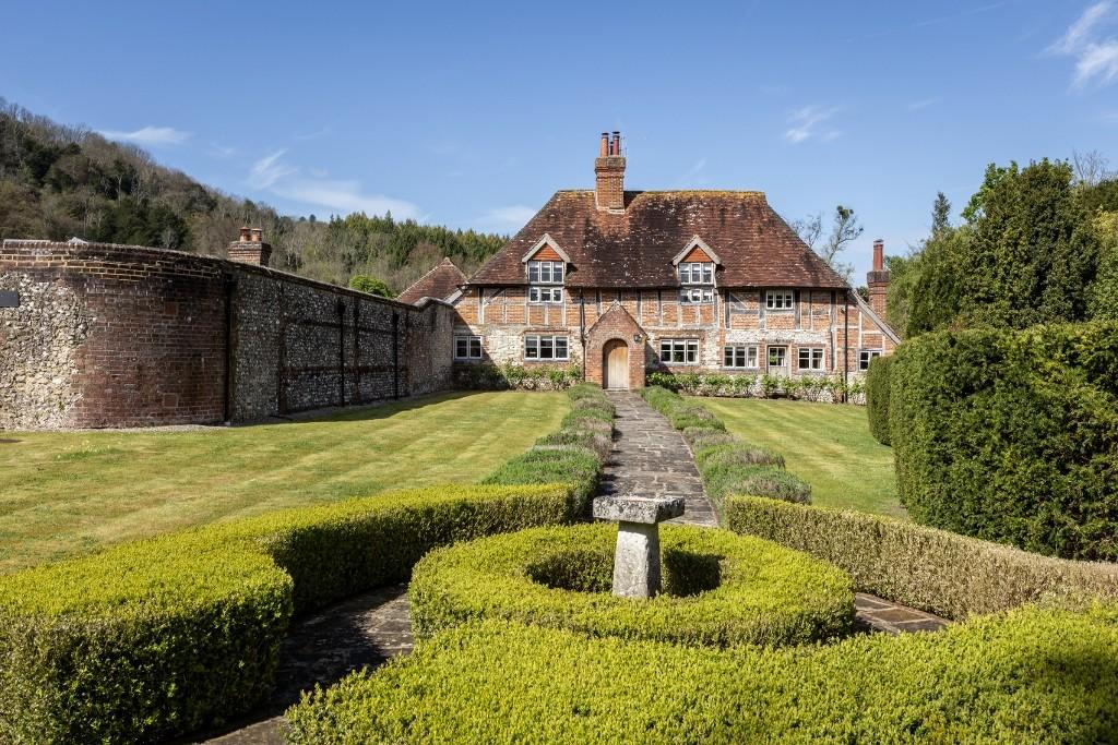 Graffham, Near Petworth, West Sussex 5 bed detached house for sale £