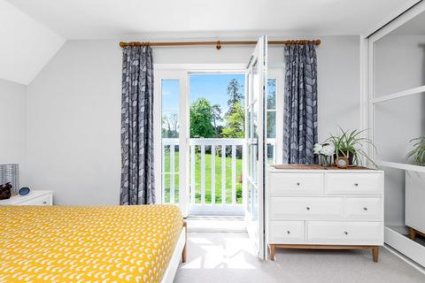 3 bedroom end of terrace house for sale, Dovers Green Road, Reigate