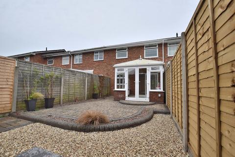 3 bedroom terraced house to rent, Ridgefield Gardens, Highcliffe, Dorset. BH23 4QG