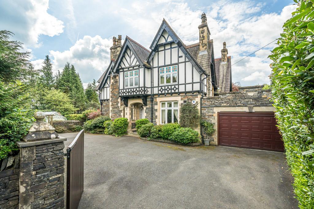 Front elevation and driveway