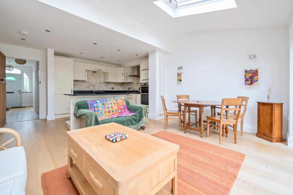 Splendid Dining Kitchen
