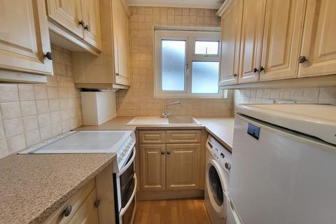 2 bedroom flat to rent, Lynmouth Avenue, Morden, SM4