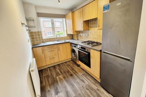 2 bedroom terraced house to rent, Basswood Drive, Basingstoke RG24