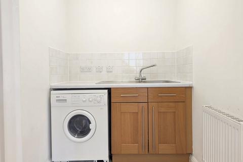 10 Stirling Drive, Caterham, CR3 5GB