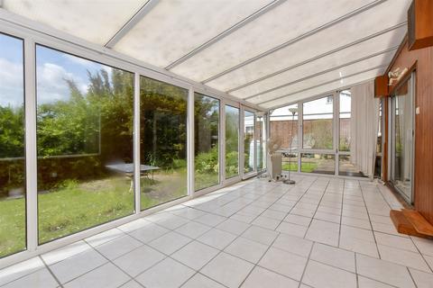 335 Wrotham Road, Istead Rise, Gravesend, DA13 9JH