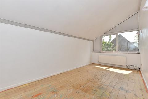 335 Wrotham Road, Istead Rise, Gravesend, DA13 9JH