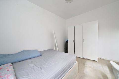 3 bedroom flat to rent, North Gower Street, Euston, London