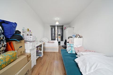 3 bedroom flat to rent, North Gower Street, Euston, London