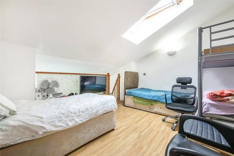 2 bedroom flat to rent, The Grainstore, Western Gateway, London