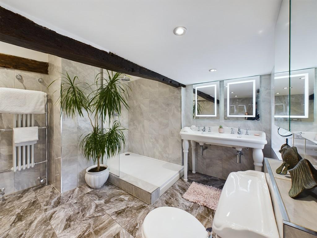 Master Ensuite Angle 2