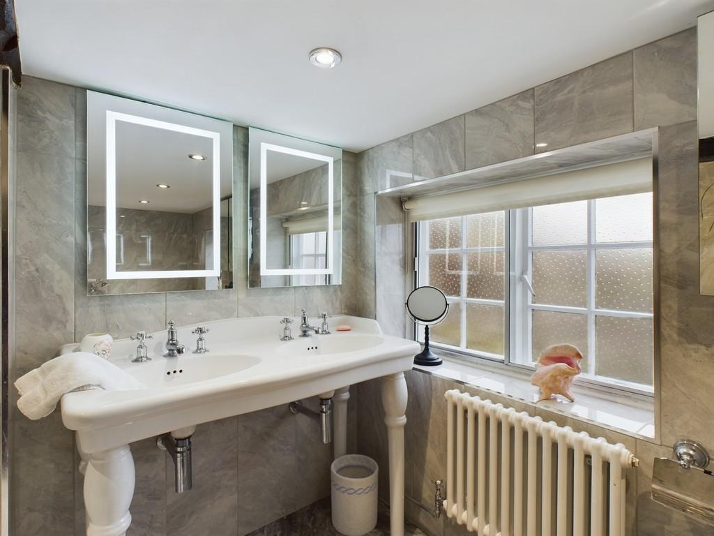 Ensuite Sink