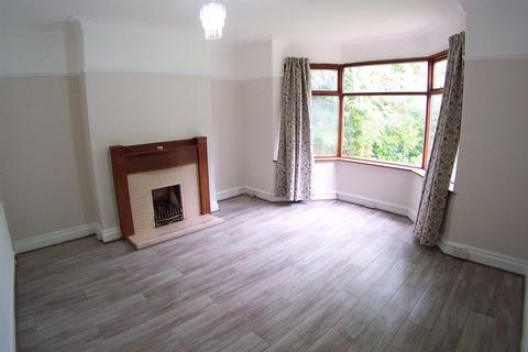 3 bedroom semi-detached house to rent, The Turnways, Leeds