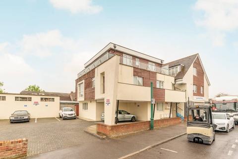 2 bedroom flat to rent, Stonecot Hill, Morden, Sutton, SM3