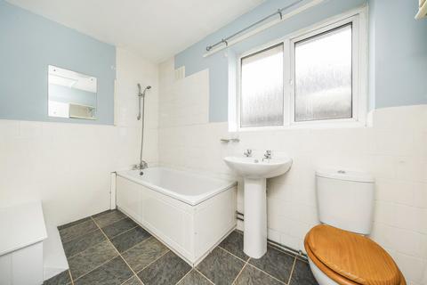 2 bedroom maisonette to rent, Orchard Close, Uxbridge UB9
