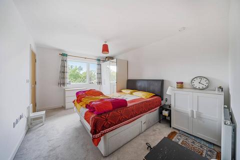 3 bedroom flat for sale, Amias Drive, Edgware, HA8