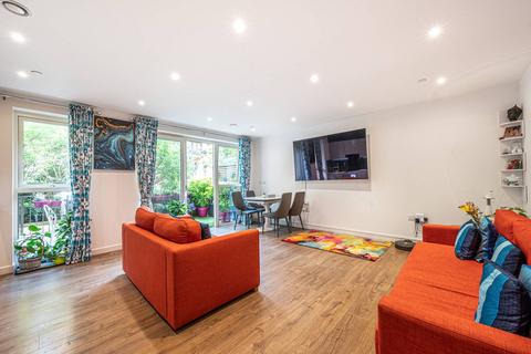 3 bedroom flat for sale, Moorhen Drive, Colindale, London, NW9