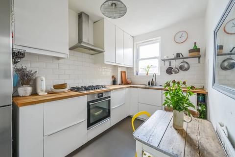 3 bedroom flat to rent, Terront Road,, Harringay, London, N15