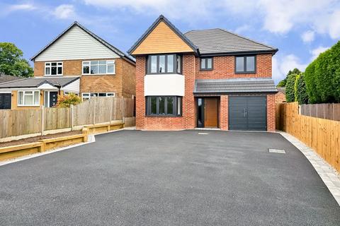 4 bedroom detached house for sale, High Street, Dosthill, Tamworth. B77 1LP