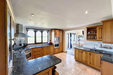 4 bedroom detached house for sale, 6 Long Acre Court, Porthcawl, Bridgend, CF36 3TJ