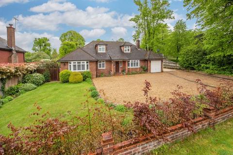10 The Ridgeway, Fetcham, Leatherhead, KT22 9AZ