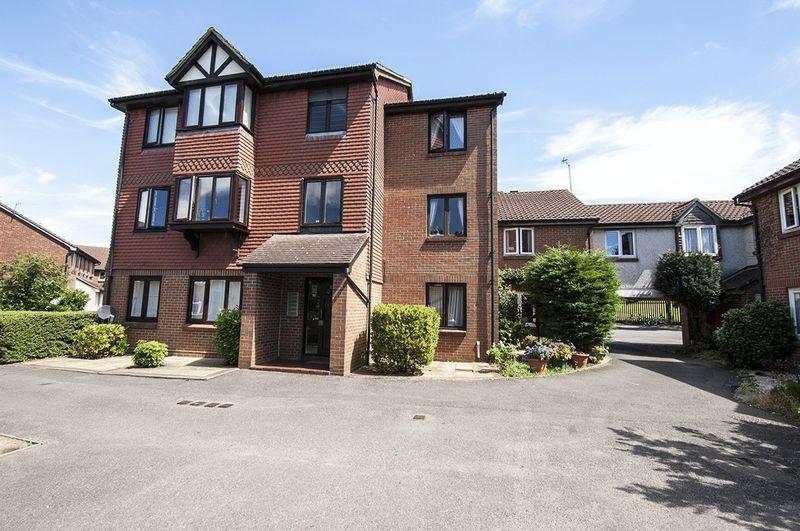 Shaw Drive, WaltonOnThames 1 bed apartment for sale £215,000
