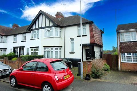 3 bedroom end of terrace house for sale, Oakley Close, Luton