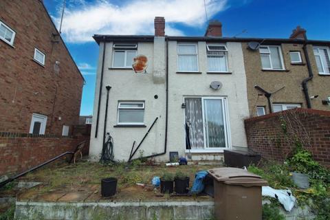 3 bedroom end of terrace house for sale, Oakley Close, Luton