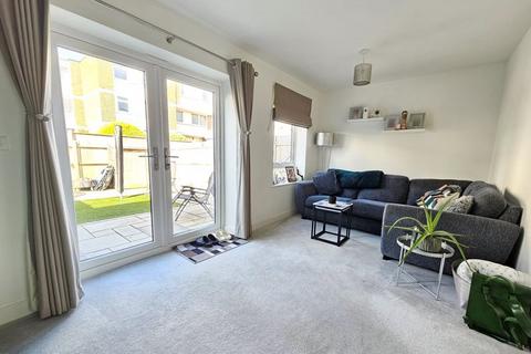 2 bedroom end of terrace house for sale, Ocean Road, Lee-On-The-Solent, PO13