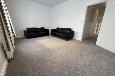 2 bedroom flat to rent, Hambrough Road, Southall