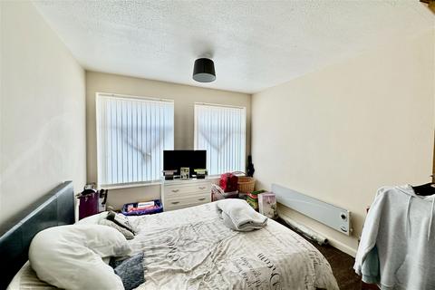 1 bedroom flat for sale, Wolfreton Court, Hull HU10