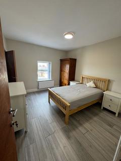 3 bedroom apartment to rent, Three En-Suite Bedrooms in Flat Share, Park Road, L8