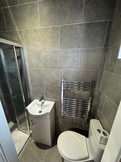 3 bedroom apartment to rent, ONE En-Suite Bedroom in Flat Share, Park Road, L8