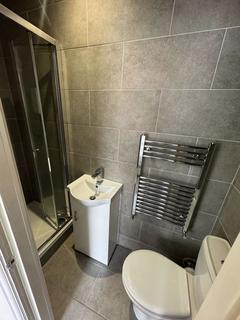 3 bedroom apartment to rent, ONE En-Suite Bedroom in Flat Share, Park Road, L8