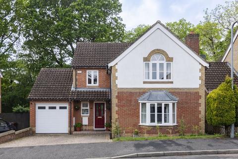 3 bedroom detached house for sale, Magnolia Close, Heathfield