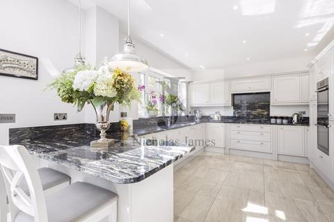 5 bedroom semi-detached house for sale, Greenway, Southgate, London, N14