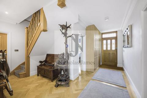 36 Greenway, London, N14 6NS