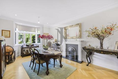 36 Greenway, London, N14 6NS