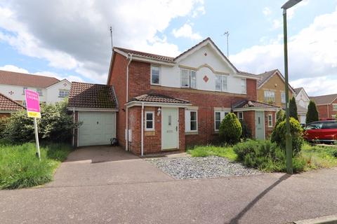 3 bedroom semi-detached house to rent, Byewaters, Watford WD18