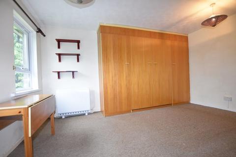 Studio to rent, Cotswold Court, Nottingham