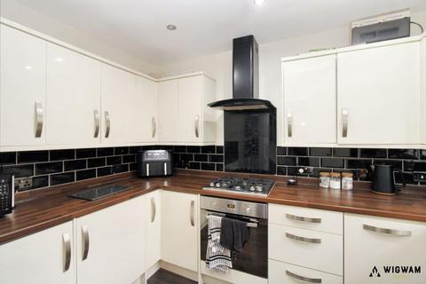 3 bedroom end of terrace house for sale, Pools Brook Park, Kingswood, HU7