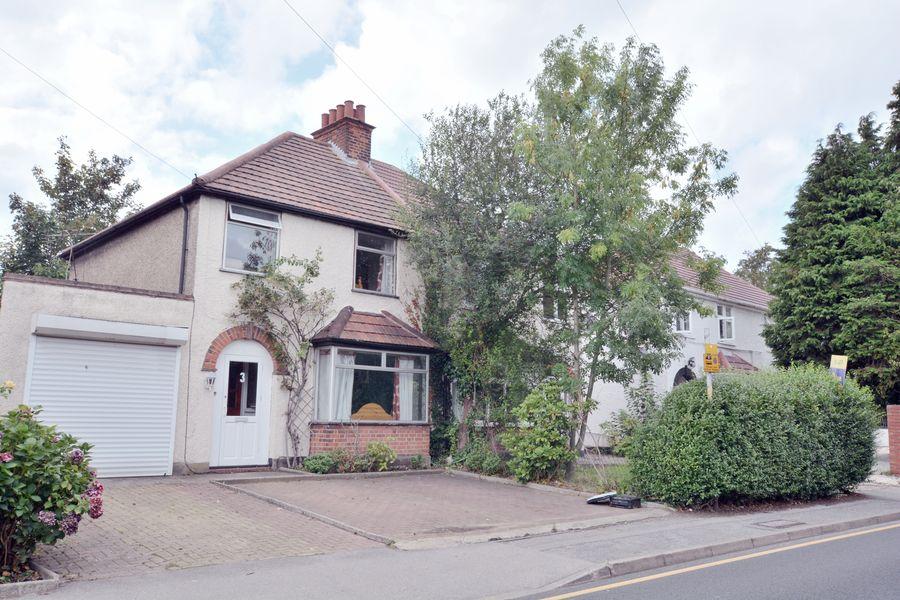 Cleveland Road, Uxbridge 4 bed semidetached house £2,300 pcm (£531 pw)